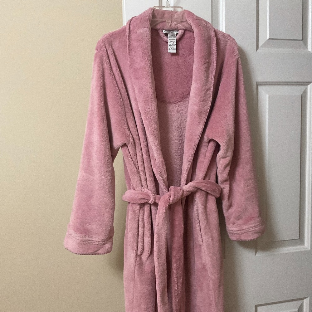 Ladies Long Plush Robe Pretty Mauve Color Size L Anne Lewin NEW YORK Very nice!!